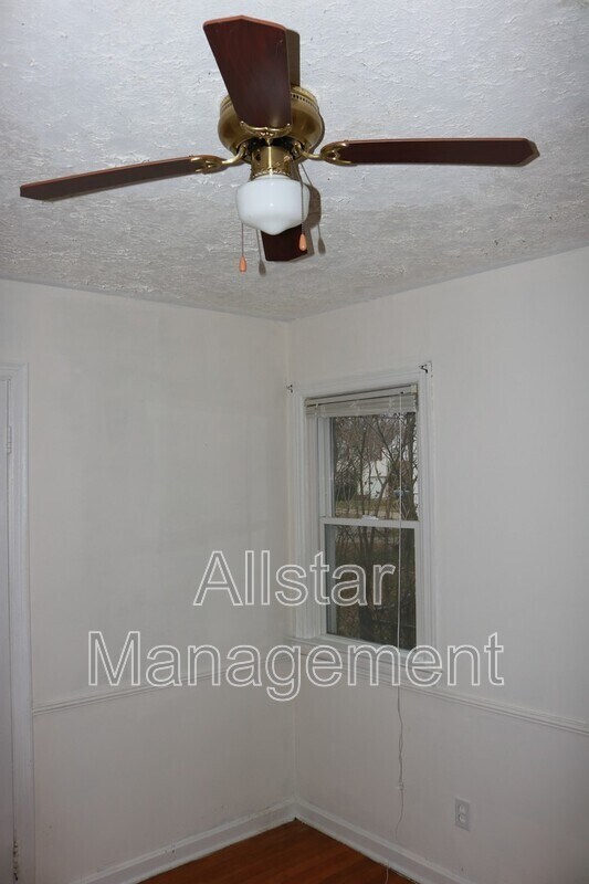 Building Photo - 740 E 254th St