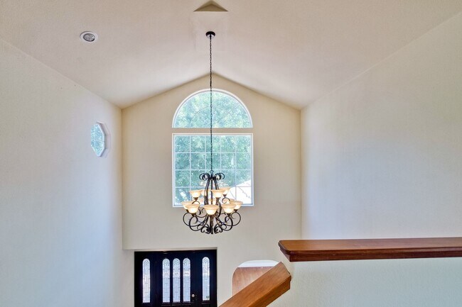 Building Photo - Gorgeous Willow Glen Two Story Home Availa...