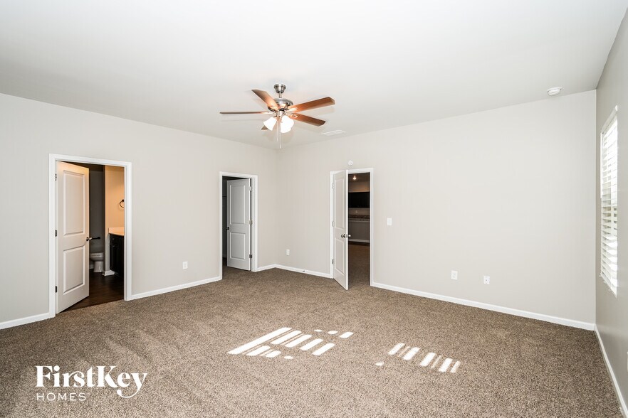 Building Photo - 161 Greatwood Ln