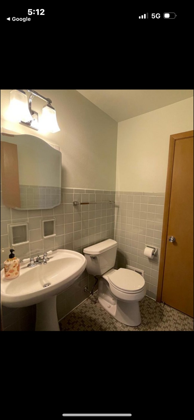 Building Photo - 5550 N Navajo Ave