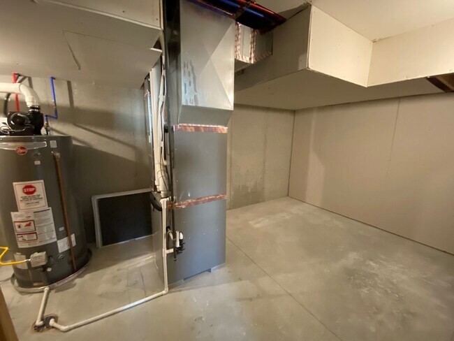 Building Photo - 418 Freemont Drive