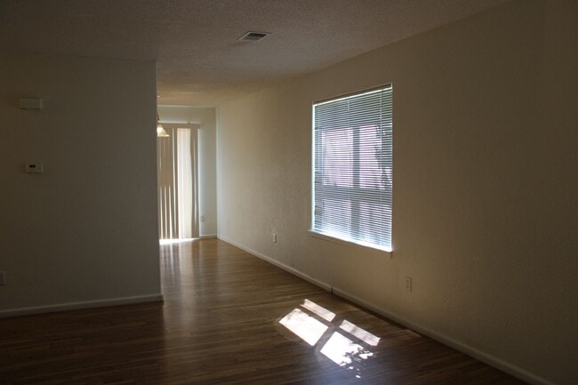 Building Photo - 3 Bedrooms, 2.5 Baths & a Layout Designed for Living