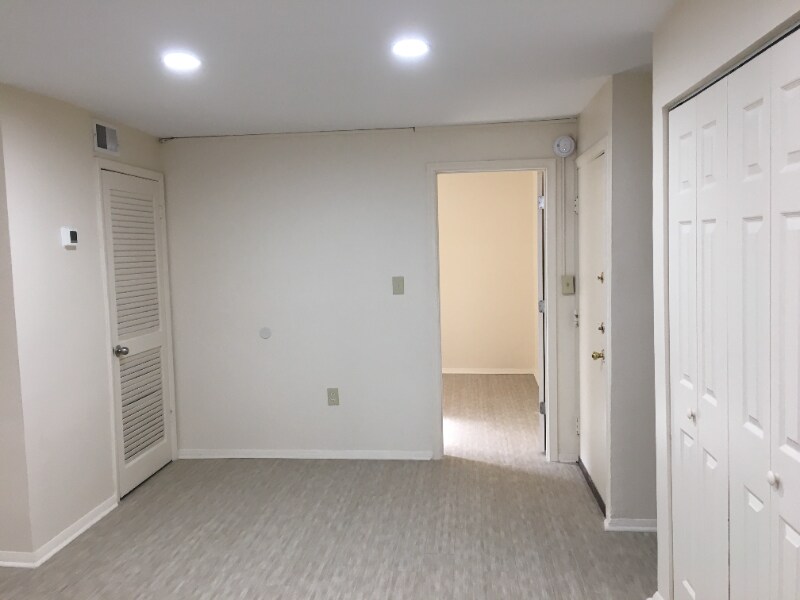 Building Photo - 810 St Paul St