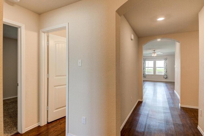 Building Photo - 403 Kyra Ln