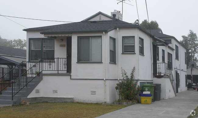 Primary Photo - 3984-3986 Altamont Ave
