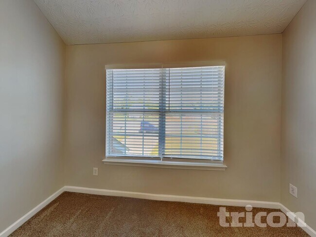 Building Photo - 1005 Ulster Ct