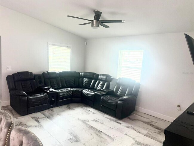 Building Photo - 9411 N Rome Cir