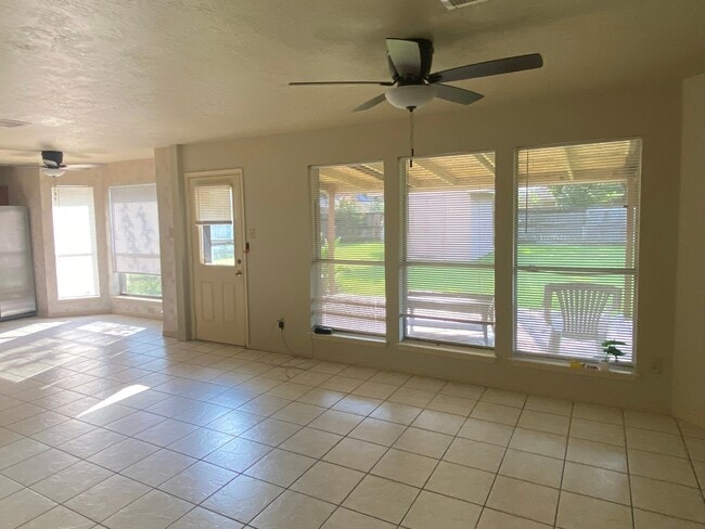 Building Photo - 8915 Weyburn Grove Dr