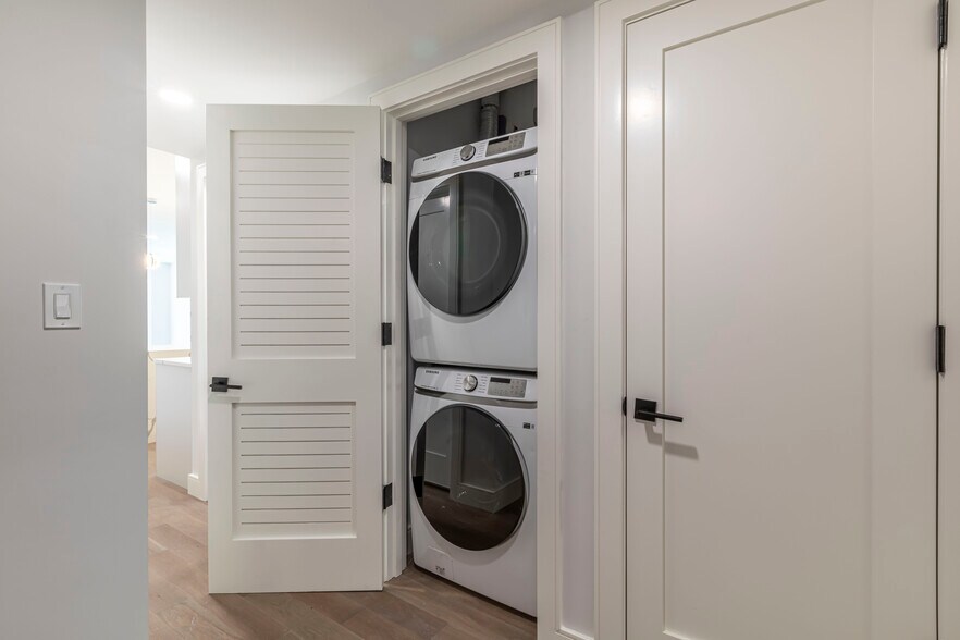 Building Photo - 169 Newbury St