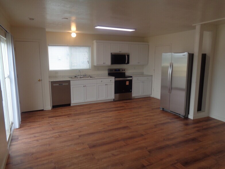 Building Photo - 777 Valley View Dr