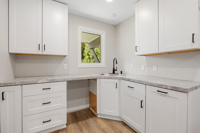 Building Photo - 4705 Highland Park Dr