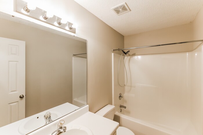 Building Photo - 112 Hayloft Ct
