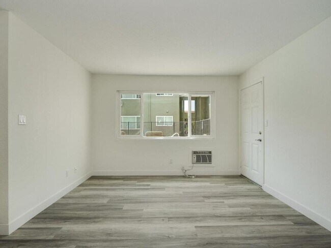 Building Photo - 6602 Beadnell Way
