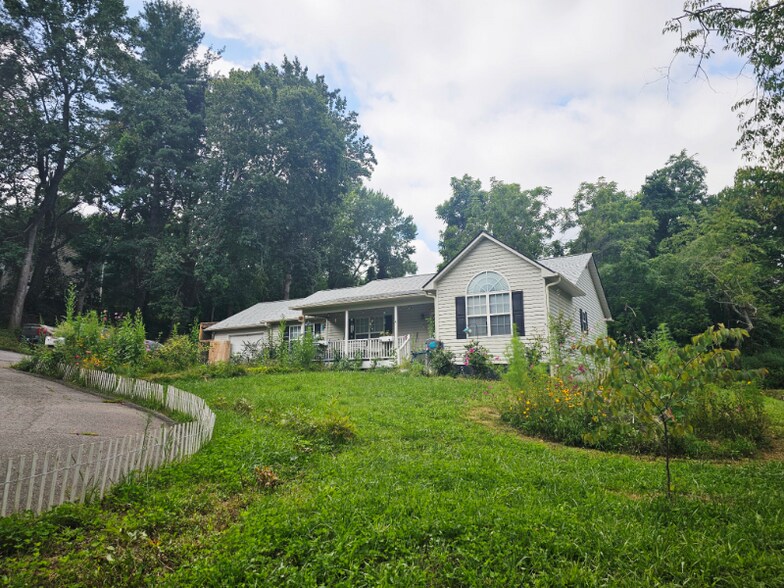 Primary Photo - 115 Wilde Brook Dr