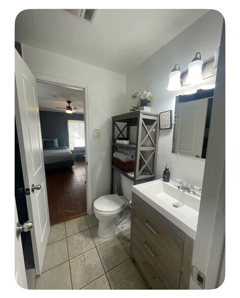 Building Photo - 1012 Hilltop Dr