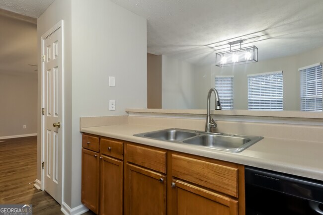 Building Photo - 60 Summer Breeze Ct