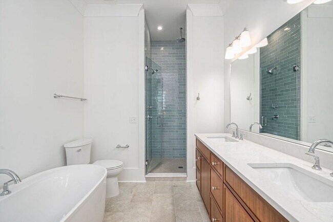 Building Photo - 302 W 38th St