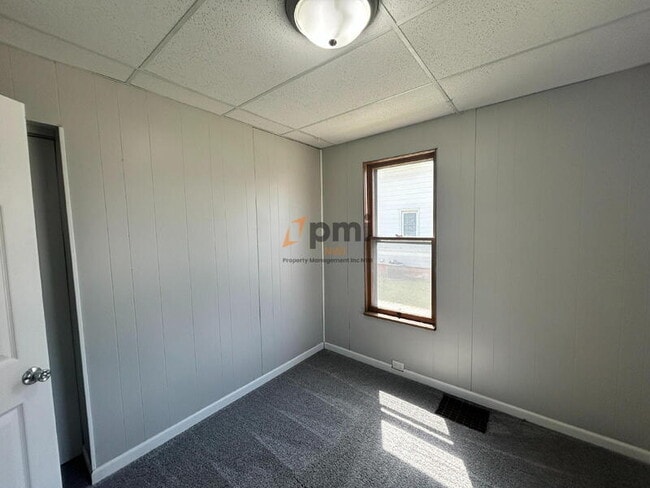 Building Photo - 906 2nd St