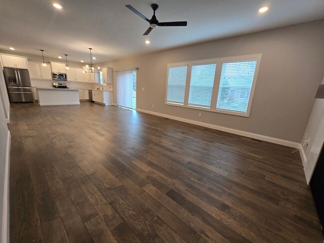 Building Photo - 6 Bedroom Home in Brookridge Estates