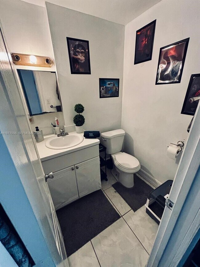 Building Photo - 820 Euclid Ave