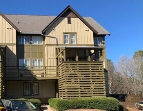 Building Photo - Well Maintained Condo at Creekside