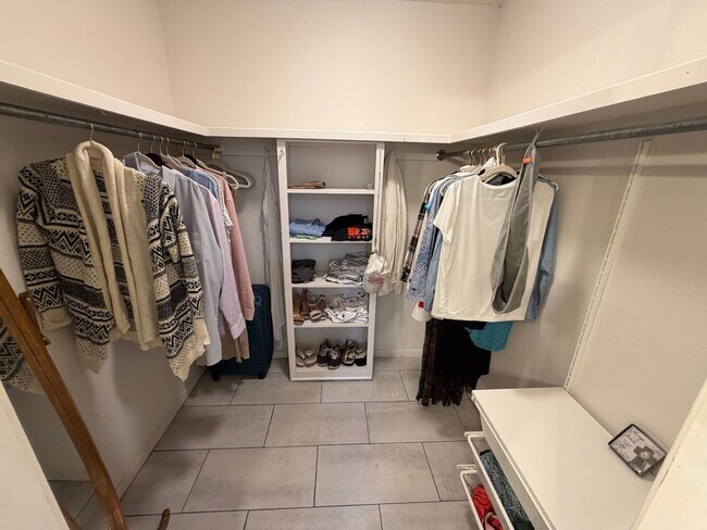 Building Photo - 6008 Yale St