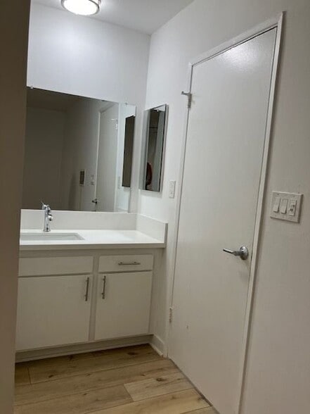 Building Photo - 333 Vernon Ave