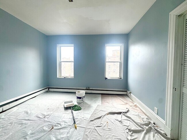 Building Photo - 260 Aspinwall Ave