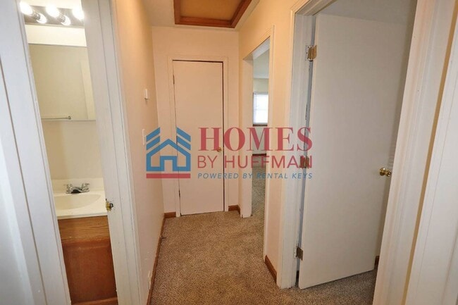 Building Photo - 1215-1215 Joan Ave