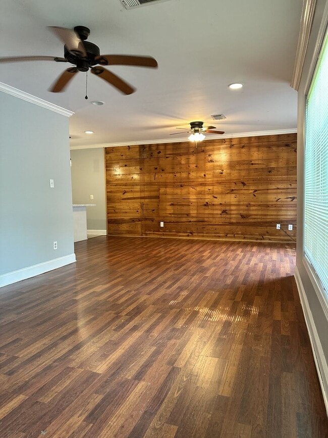 Building Photo - Nice Renovated 3 Bedroom Home in North Jac...