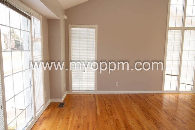 Building Photo - Available NOW! 3 Bedroom / 2 Bathroom Home | Northwest Omaha