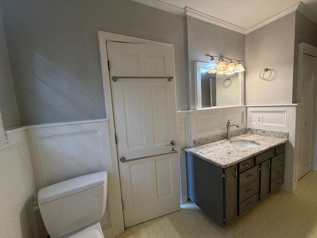 Building Photo - 115 Adams Ave