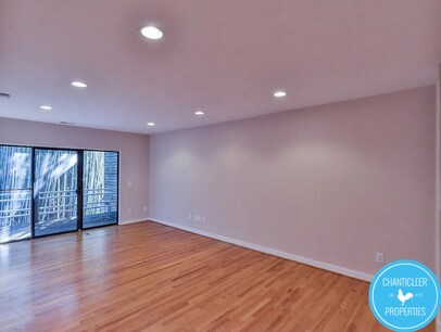 Building Photo - 130 E Longview St