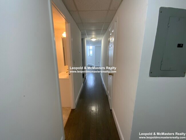 Building Photo - 98 Queensberry St