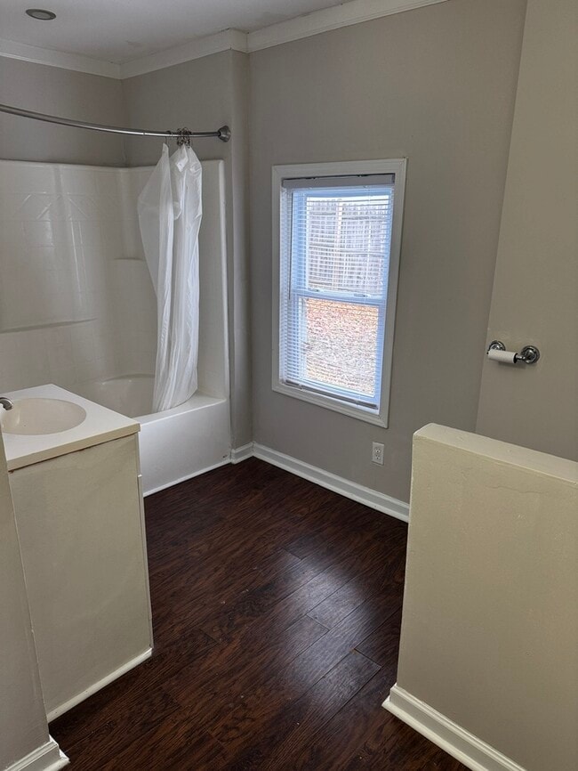 Building Photo - 512 S Zion St