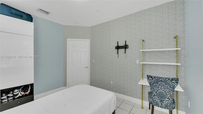 Building Photo - 2342 SE 10th St