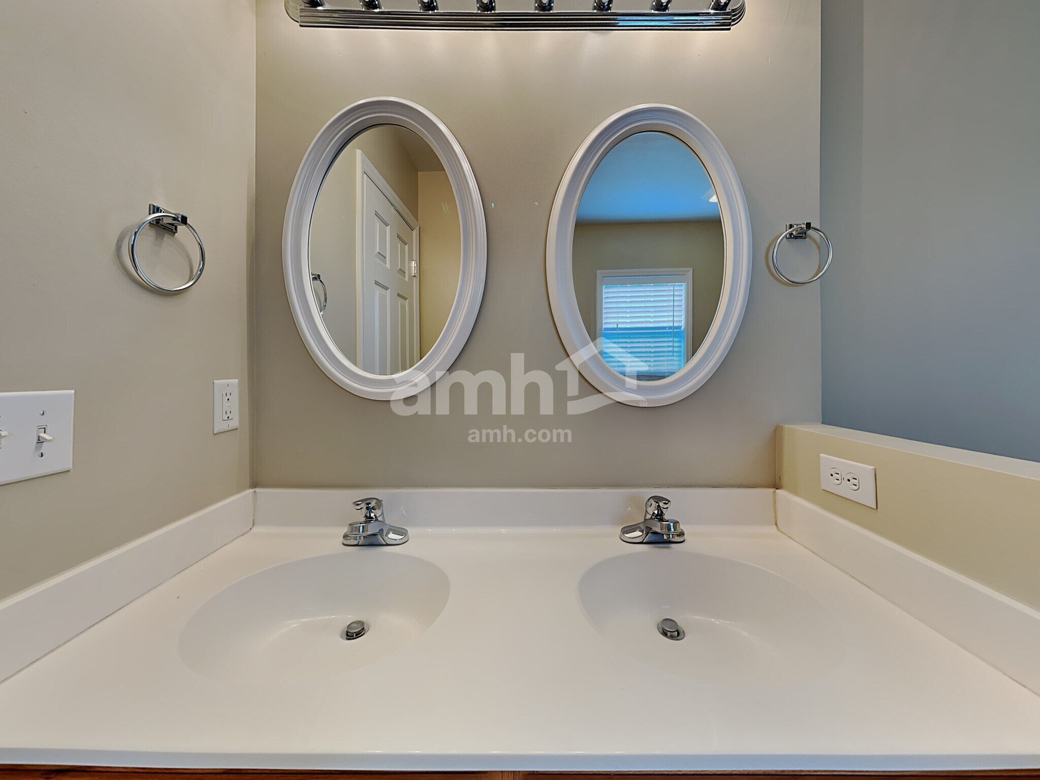 Building Photo - 2645 Wynbrook Dr