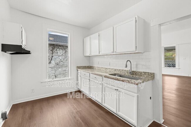 Building Photo - 1563 Martin Ave