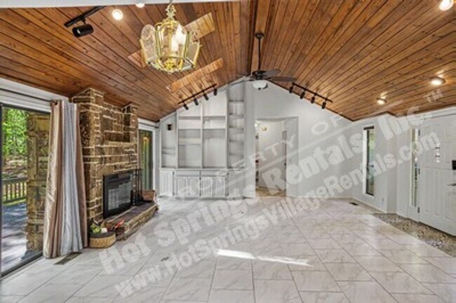 Building Photo - West Gate Area |Home |Unfurnished