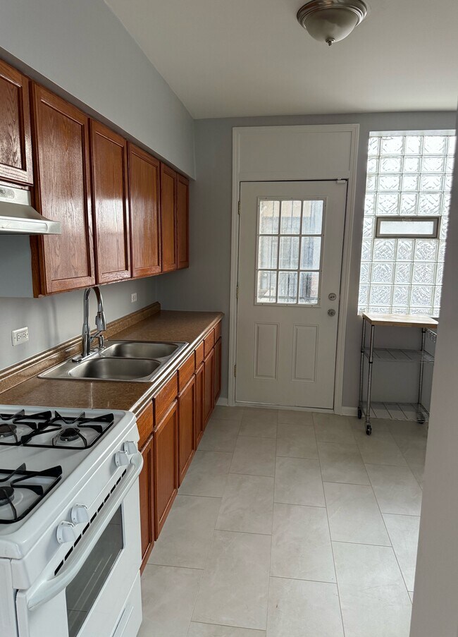 Building Photo - 2207 E 84th St