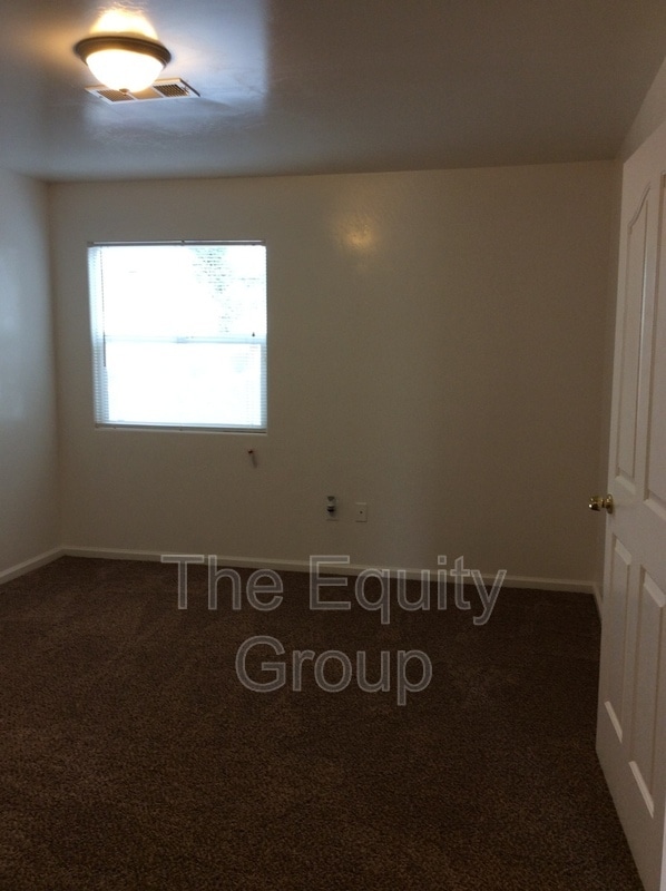 Building Photo - 437 N Park St