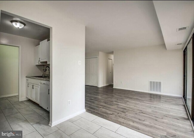 Building Photo - 11051 Camfield Ct