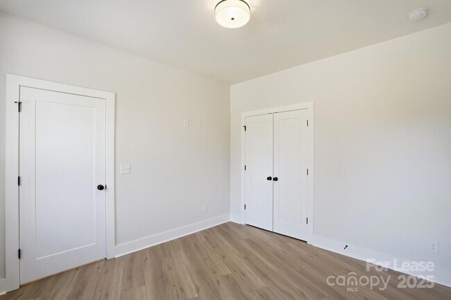 Building Photo - 1306 Carolyn Dr