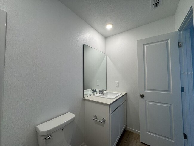 Building Photo - 830 Lynx St