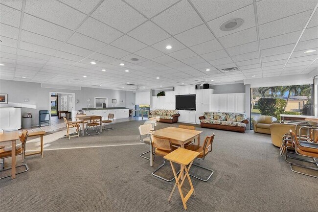 Building Photo - 19 Whispering Sands Dr