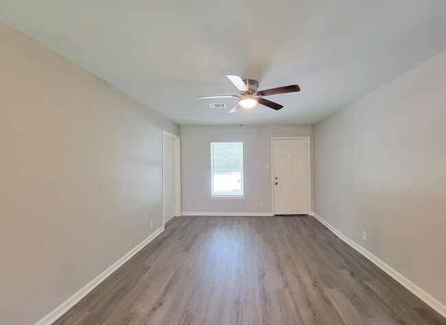 Building Photo - 2810 Forest Oaks Dr