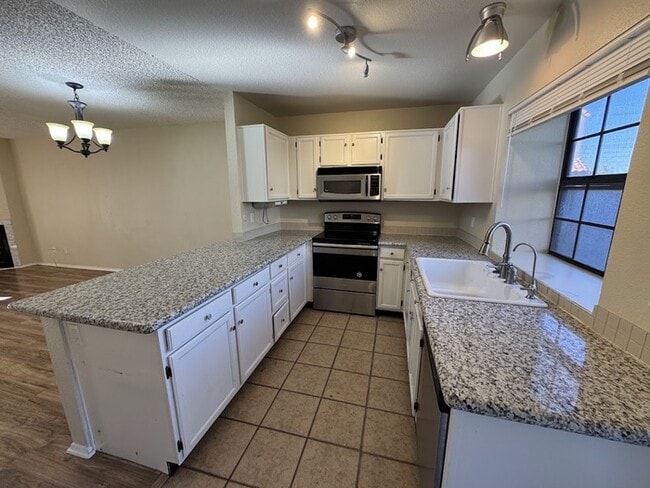 Building Photo - 2br Chandler condo in Daybreak