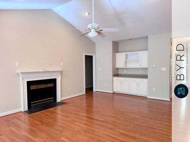 Building Photo - 423 Elm Creek Dr