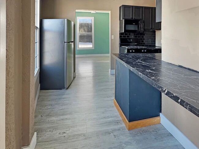 Building Photo - 812 Butterworth St SW