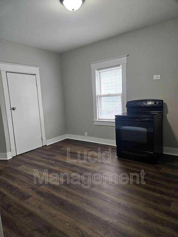 Building Photo - 1332 Sale Ave